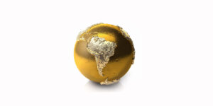 白い背景に置かれた、金の箔でおおわれた地球の模型。